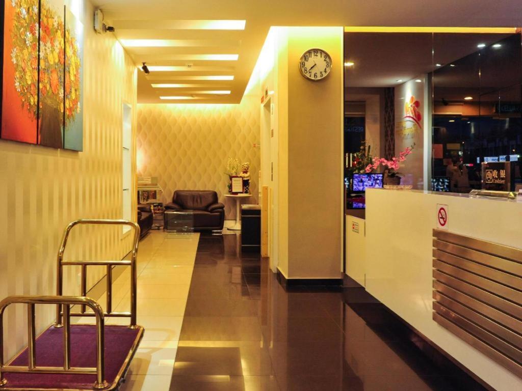 Mornington Hotel Medan Ipoh Buitenkant foto